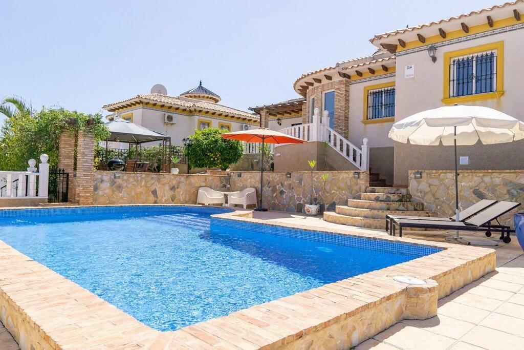 Casa Lilly-Rose, A Beautiful 3 Bedroom Detached Villa A Short Walk To The Villamartin Plaza & Golf Course Kültér fotó
