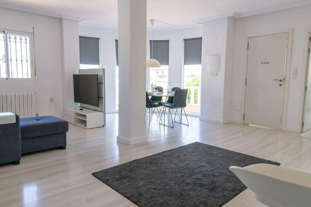 Casa Lilly-Rose, A Beautiful 3 Bedroom Detached Villa A Short Walk To The Villamartin Plaza & Golf Course Kültér fotó