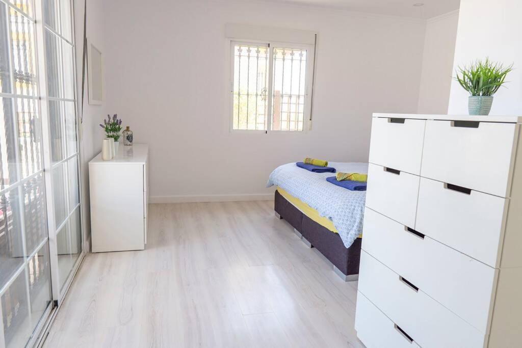 Casa Lilly-Rose, A Beautiful 3 Bedroom Detached Villa A Short Walk To The Villamartin Plaza & Golf Course Kültér fotó