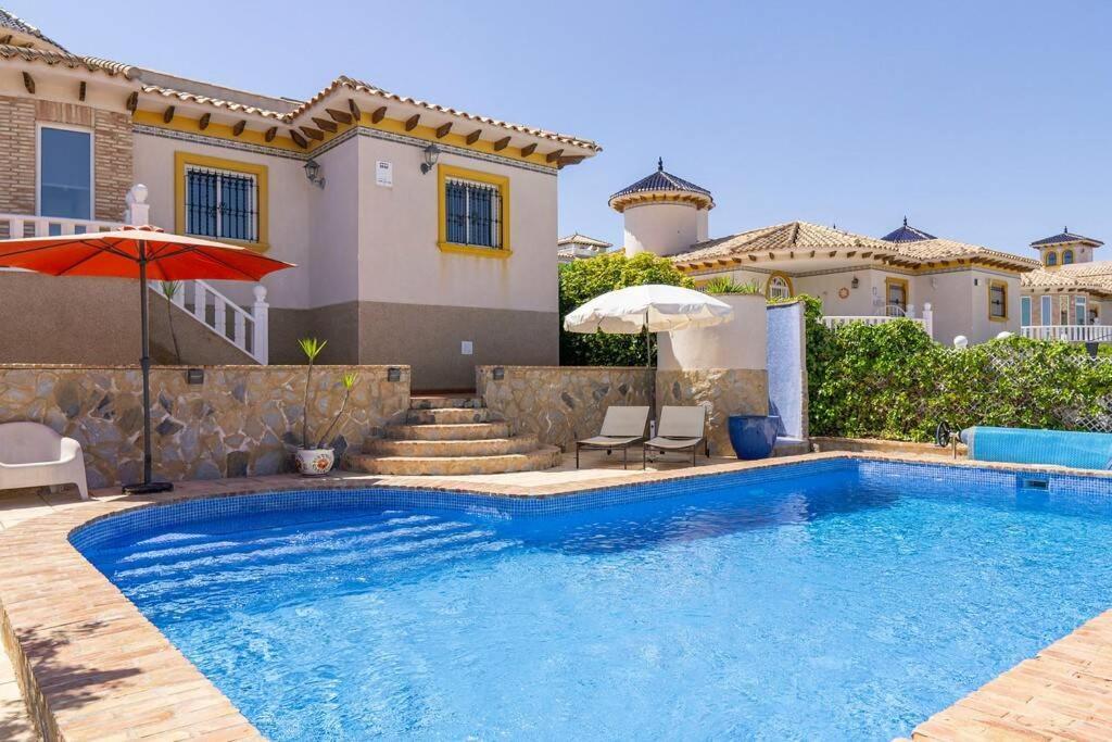 Casa Lilly-Rose, A Beautiful 3 Bedroom Detached Villa A Short Walk To The Villamartin Plaza & Golf Course Kültér fotó