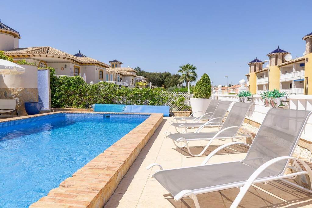 Casa Lilly-Rose, A Beautiful 3 Bedroom Detached Villa A Short Walk To The Villamartin Plaza & Golf Course Kültér fotó