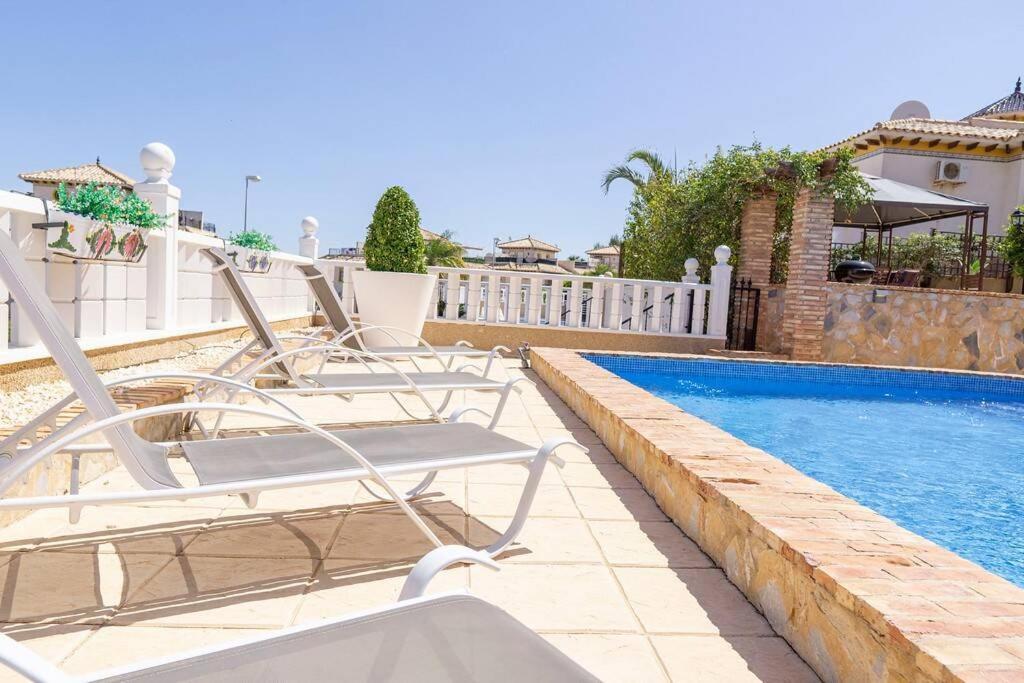 Casa Lilly-Rose, A Beautiful 3 Bedroom Detached Villa A Short Walk To The Villamartin Plaza & Golf Course Kültér fotó